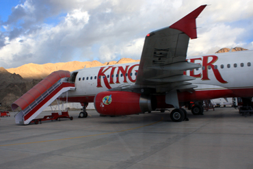 Letecká společnost KINGFISCHER zajišťuje většinu vnitrostátní letecké dopravy v Indii