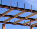 Zdivo 2.NP a pohledová ocelovo - dřevěná konstrukce ploché střechy