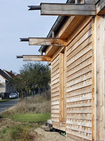 Detail jižní fasády - chrliče na dešťovou vodu